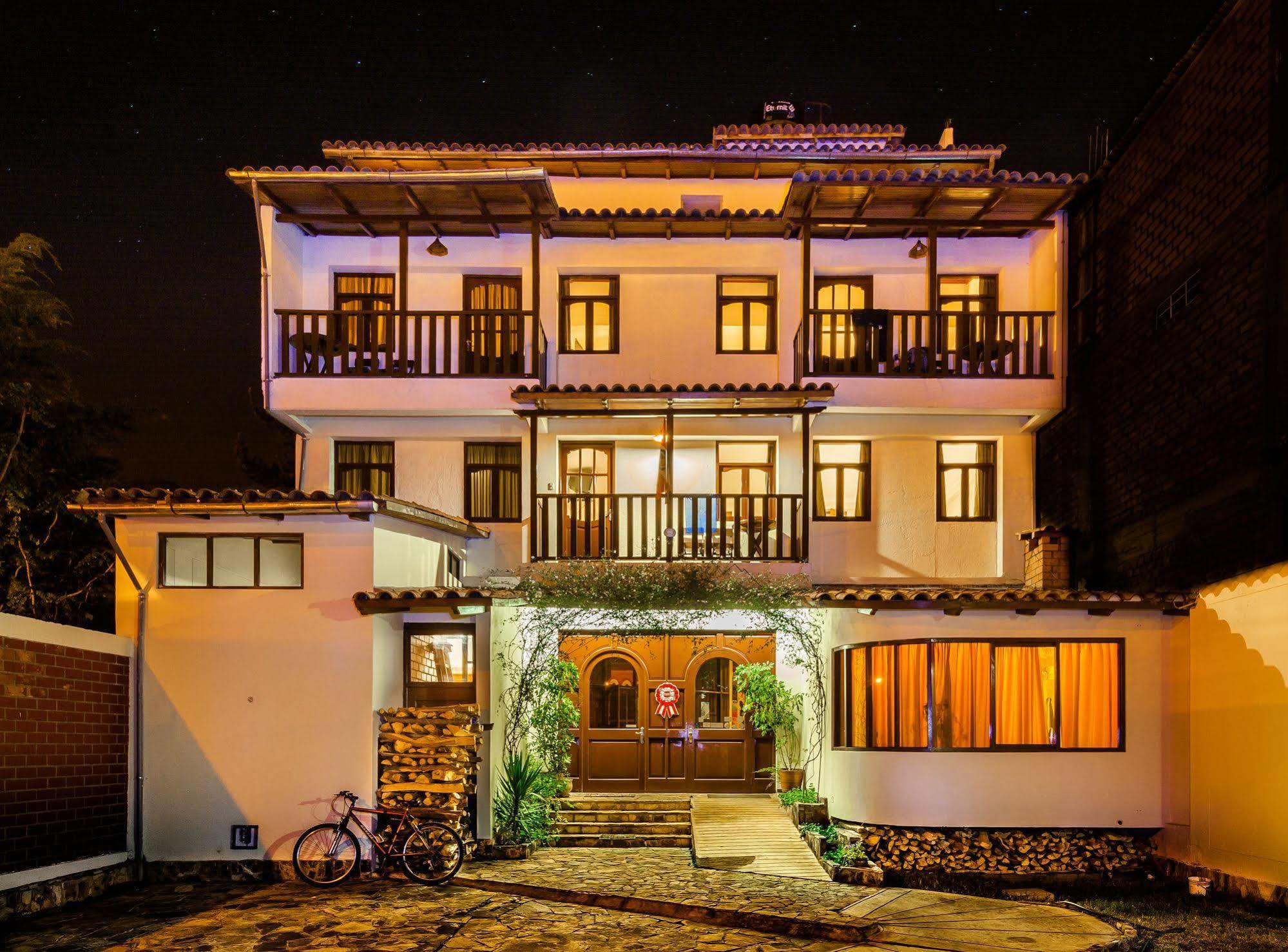 Hotel Santa Cruz ワラス エクステリア 写真