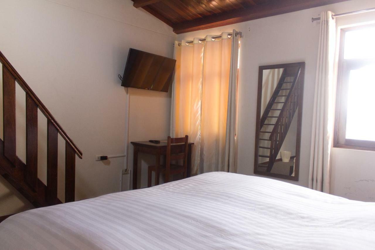 Hotel Santa Cruz ワラス エクステリア 写真